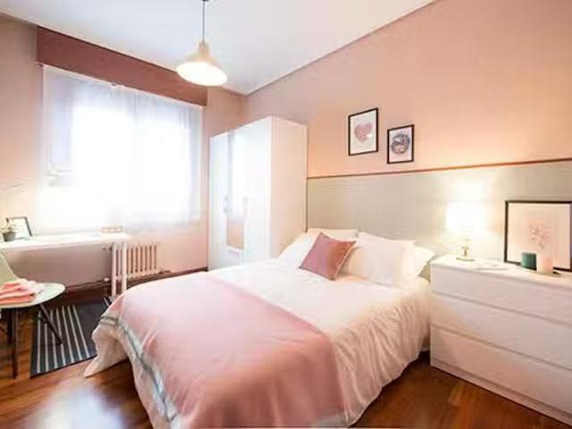 Bonito Habitación en Avenida Lehendakari Aguirre, San Pedro de.