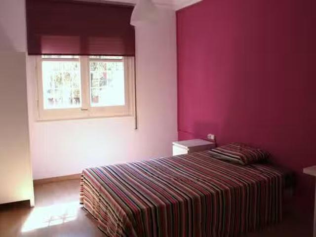Bonito Habitación en Avinguda de la Riera de Cassoles, Vila de.