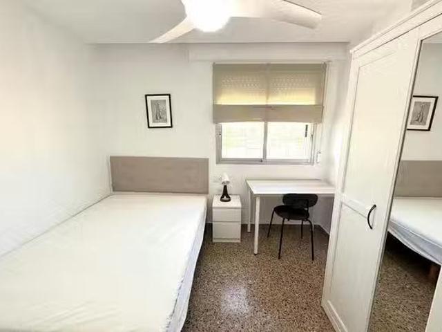 Único Habitación en Avinguda del Doctor Waksman, Quatre Carreres