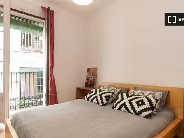¡Renta! Habitación en apartamento de 6 dormitorios en Barri Gò.