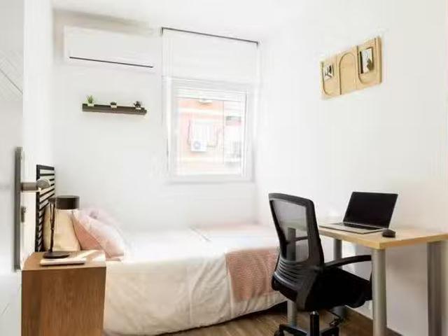 Barato Habitación en Calle Nardos