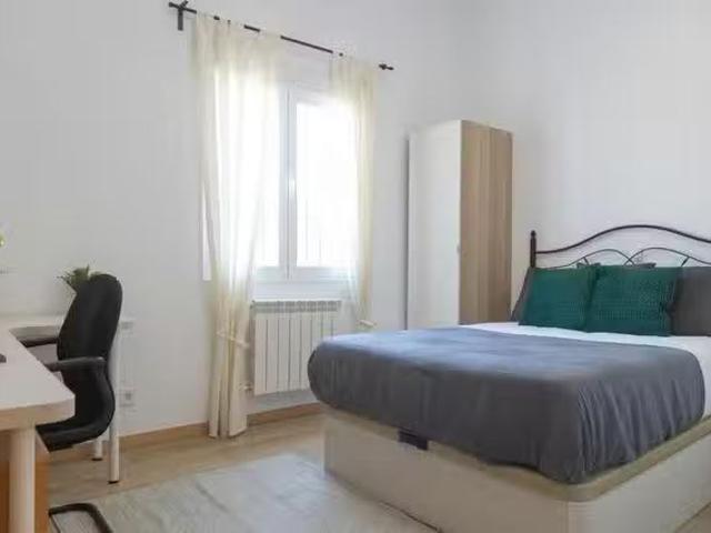 Acogedor Habitación en Calle Arenas de San Pedro, Campamento