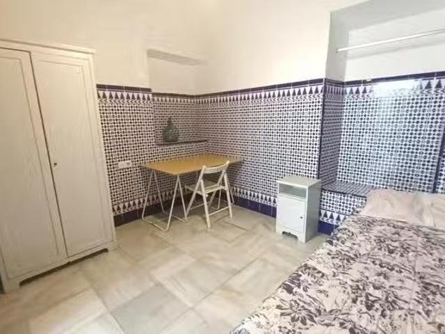 Nuevo Habitación en Calle Castellar, Casco Antiguo