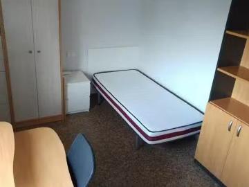 ¡Recién llegado! Habitación en Calle Colegiata de Bolea, Las F.