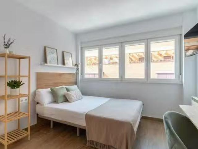 Acogedor Habitación en Calle de Manuel Lamela, Puerta Bonita