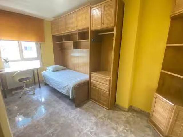 Bonito Habitación en Calle de Membezar