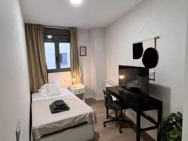 ¡Oferta! Habitación en Calle de Mira El Sol, Embajadores