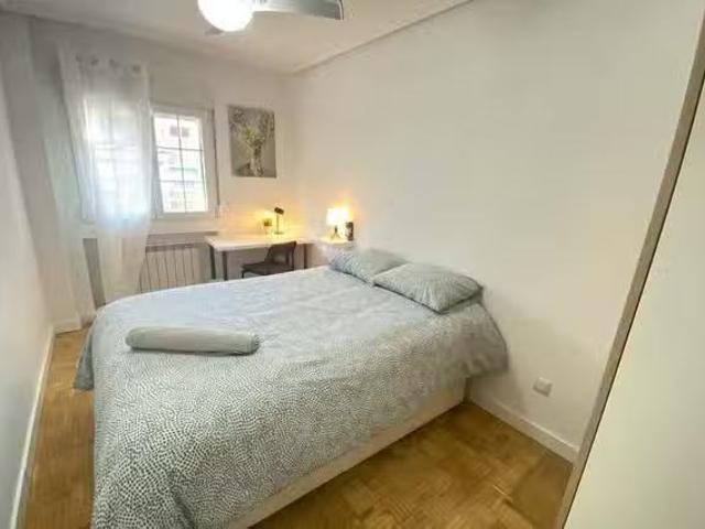 Encantador Habitación en Calle de Cardeñosa