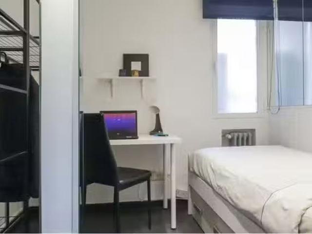 ¡En alquiler! Habitación en Calle de Federico Gutiérrez