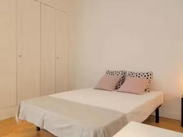 Bonito Habitación en Calle de Fernández de los Ríos