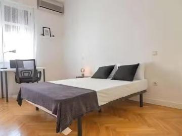 Bonito Habitación en Calle de Fernández de los Ríos