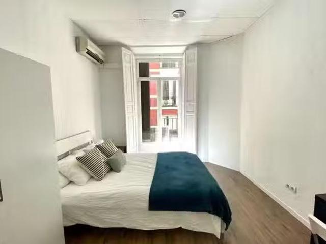 ¡En alquiler! Habitación en Calle de los Caños del Peral, Pala.