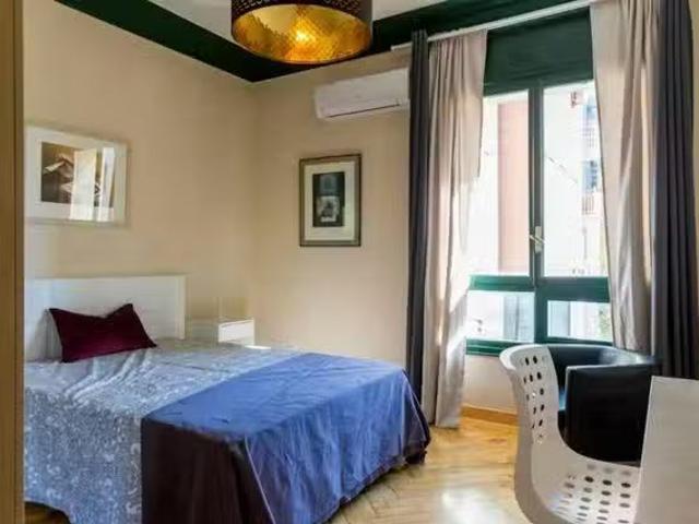 Encantador Habitación en Calle de Rafael Salgado, Hispanoamérica