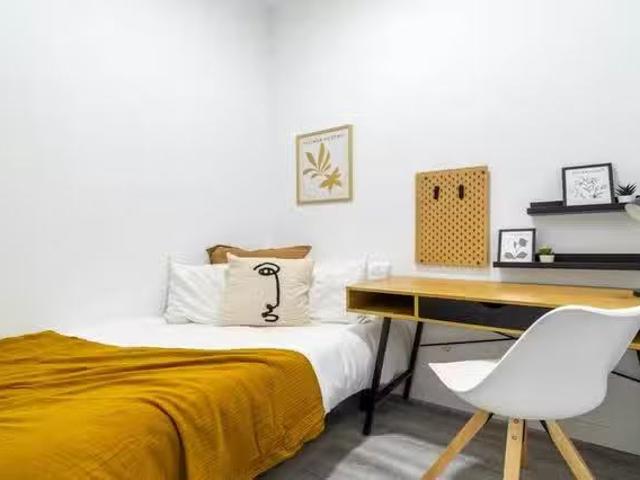 Bonito Habitación en Calle del Olivar, Centro