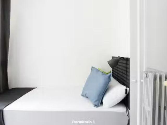 Bonito Habitación en Calle del Rosario, Palacio