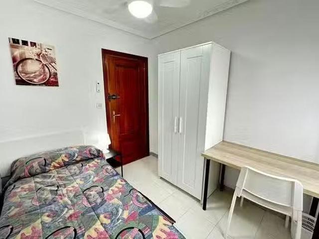 Único Habitación en Calle Fray Melchor Cano