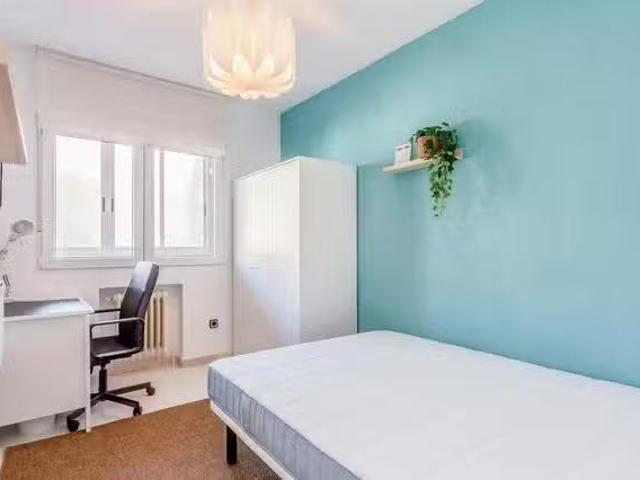 Bonito Habitación en Calle Gran Canal, Junta Municipal 1