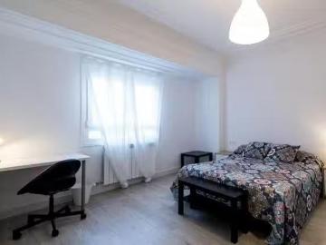 Bonito Habitación en Calle José Moncasi, Universidad