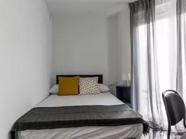 Bonito Habitación en Calle Periodista Azzati, Sant Francesc