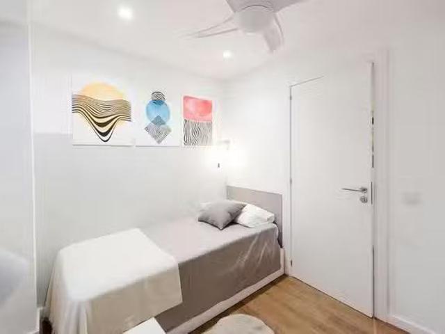 ¡Oferta! Habitación en Calle Rodríguez de Cepeda, Albors