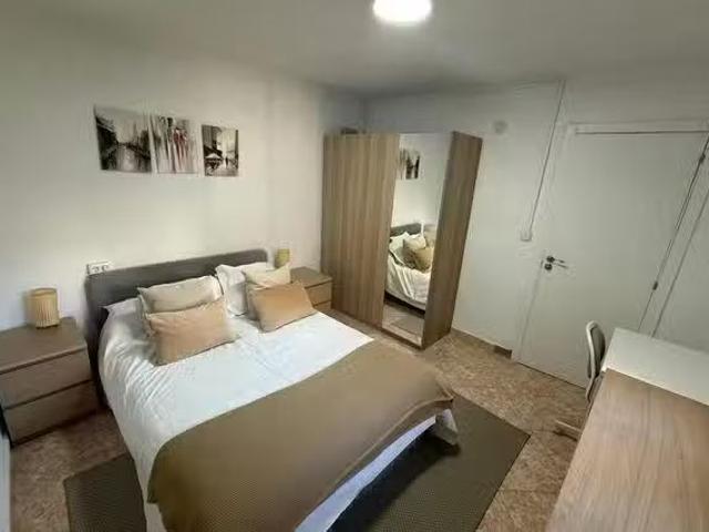 Único Habitación en Calle Segismundo Moret, Parque Victoria Eu.