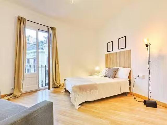 ¡Recién llegado! Habitación en Carrer de Balmes, Eixample
