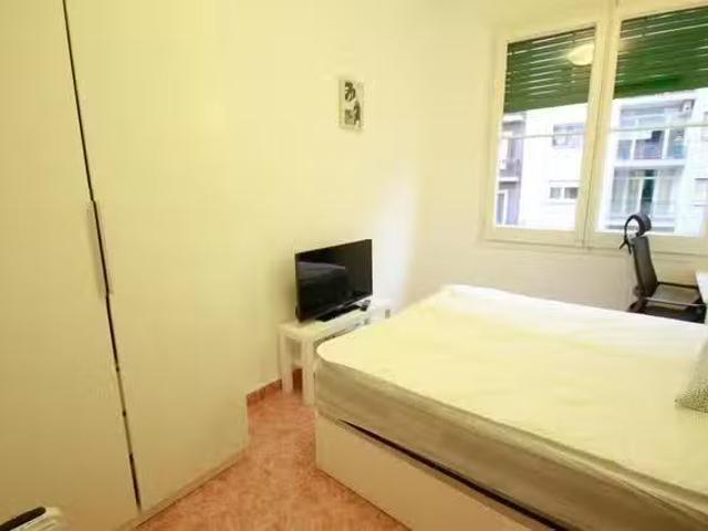 ¡Oferta! Habitación en Carrer de Balmes, El Putget i Farró