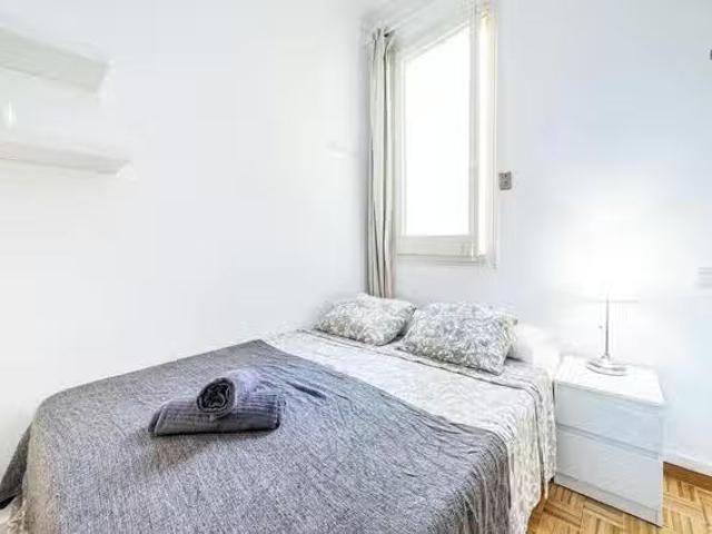 Acogedor Habitación en Carrer de Balmes, l'Antiga Esquerra de.