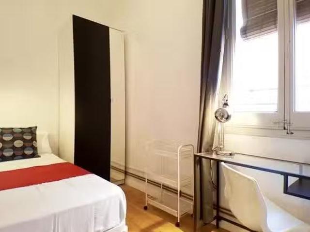 ¡Oferta! Habitación en Carrer de Còrsega