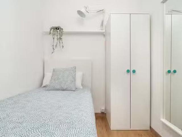 ¡Renta! Habitación en Carrer de Còrsega