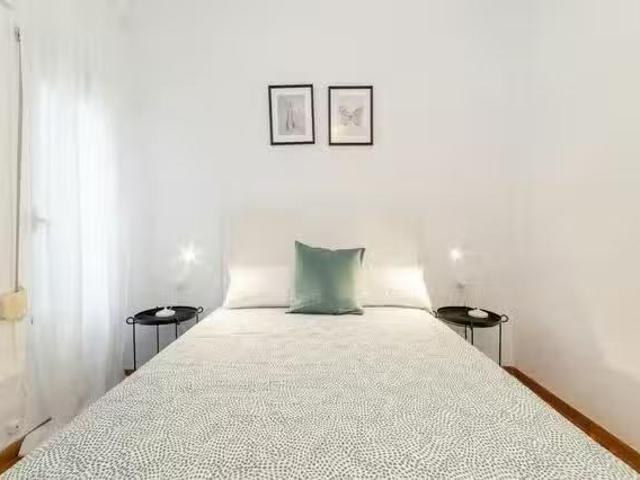 ¡En alquiler! Habitación en Carrer de la Indústria, Sagrada Fa.