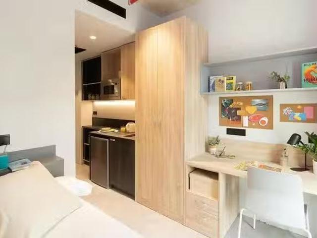 Encantador Habitación en Carrer de la Residencia