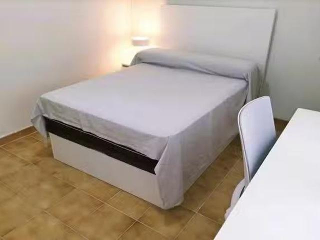 Bonito Habitación en Carrer de l'Olivereta, L'Olivereta