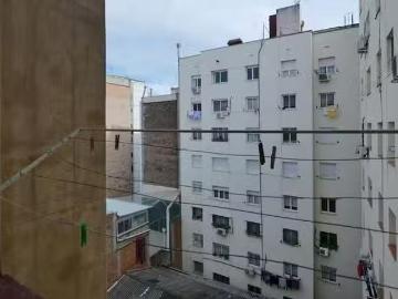 Encantador Habitación en Carrer de Rosalía de Castro, El Baix.