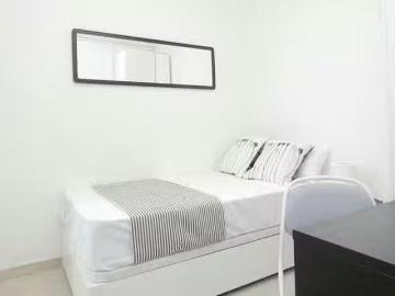 ¡En alquiler! Habitación en Carrer de Rosalía de Castro, El Ba.