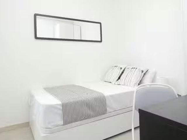 ¡Renta! Habitación en Carrer de Rosalía de Castro, El Baix Gui.