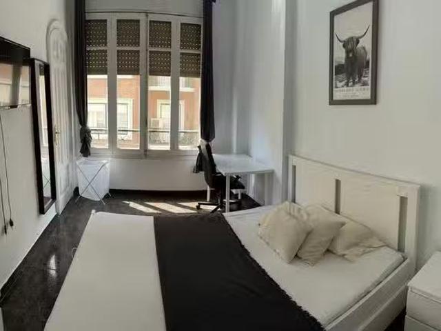 Acogedor Habitación en Carrer de Sant Valero, Russafa