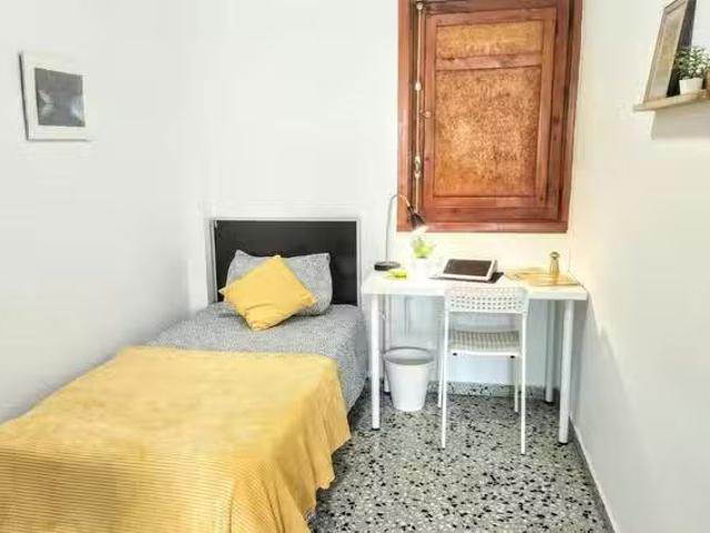 ¡Renta! Habitación en Carrer Miguel Hernández