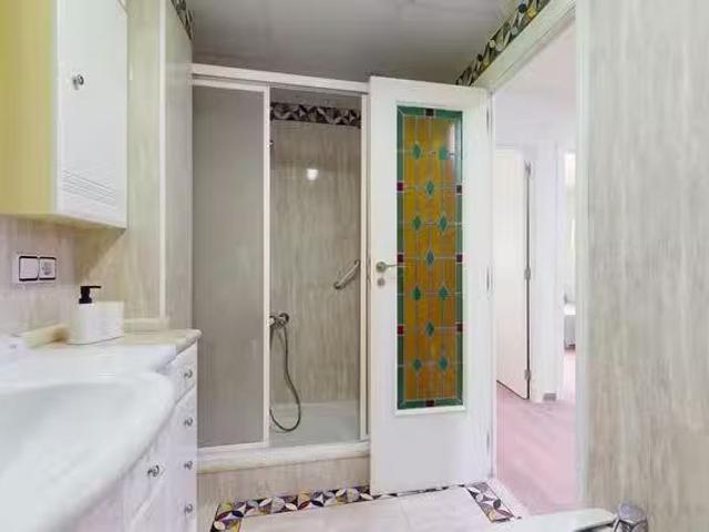 Bonito Habitación en Carrer Pintor Zariñena, El Carme