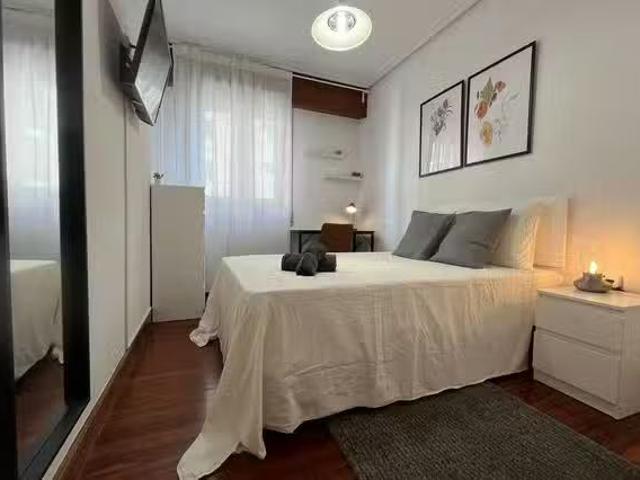Único Habitación en Francesc Macia kalea, San Pedro de Deustu.