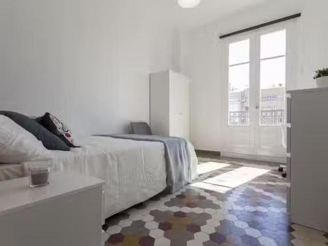 ¡Oferta! Habitación en Gran Via de les Germanies