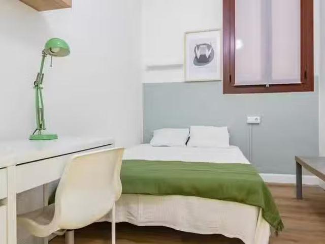 Acogedor Habitación en Gran Via del Marqués del Túria