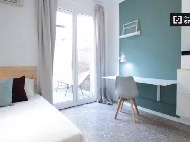 ¡Recién llegado! Habitación en Gràcia en alquiler en piso de 5.