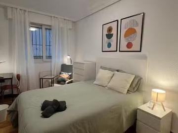 Encantador Habitación en Luis Iruarrizaga Kalea, Ibaiondo