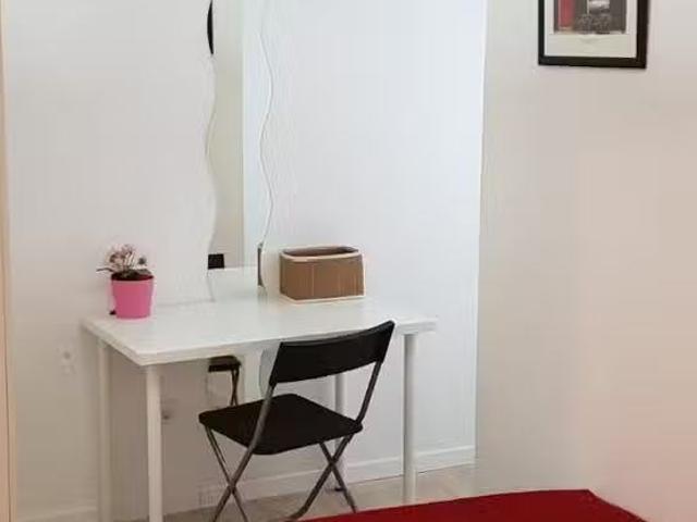 Encantador Habitación en Paseo de Perales, Puerta del Ángel