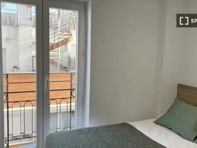 ¡Oferta! Habitación en piso compartido de 6 habitaciones en al.