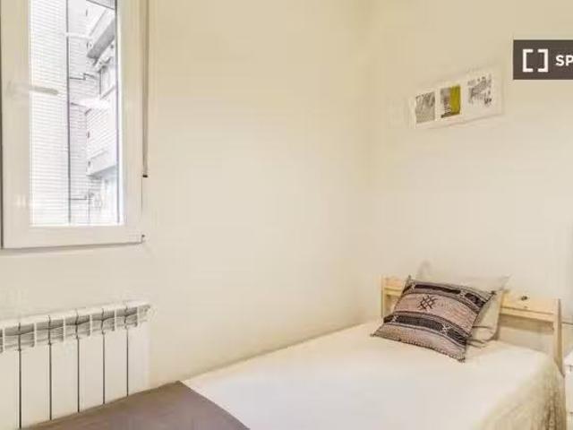 Bonito Habitación en piso compartido de 6 habitaciones en Jeró.