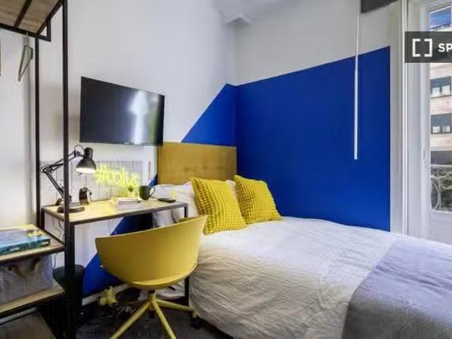 Único Habitación en piso compartido de 8 habitaciones en Lista.