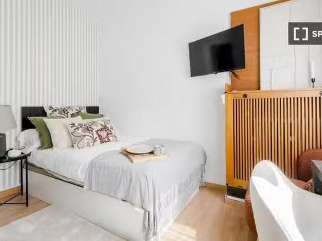 Bonito Habitación en piso compartido en alquiler en Trafalgar.