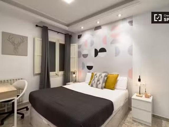 Bonito Habitación en piso compartido en alquiler en Collblanc.